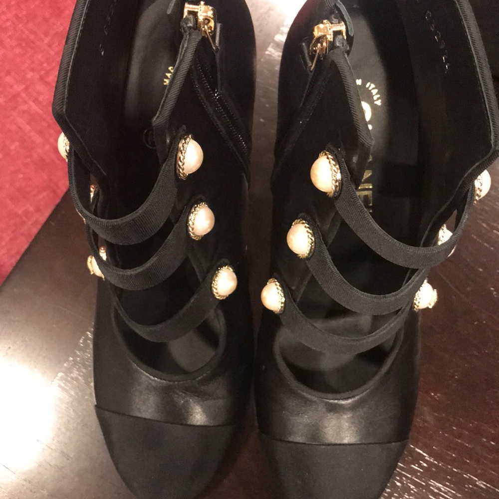 Shoes - Picture 3 of 4